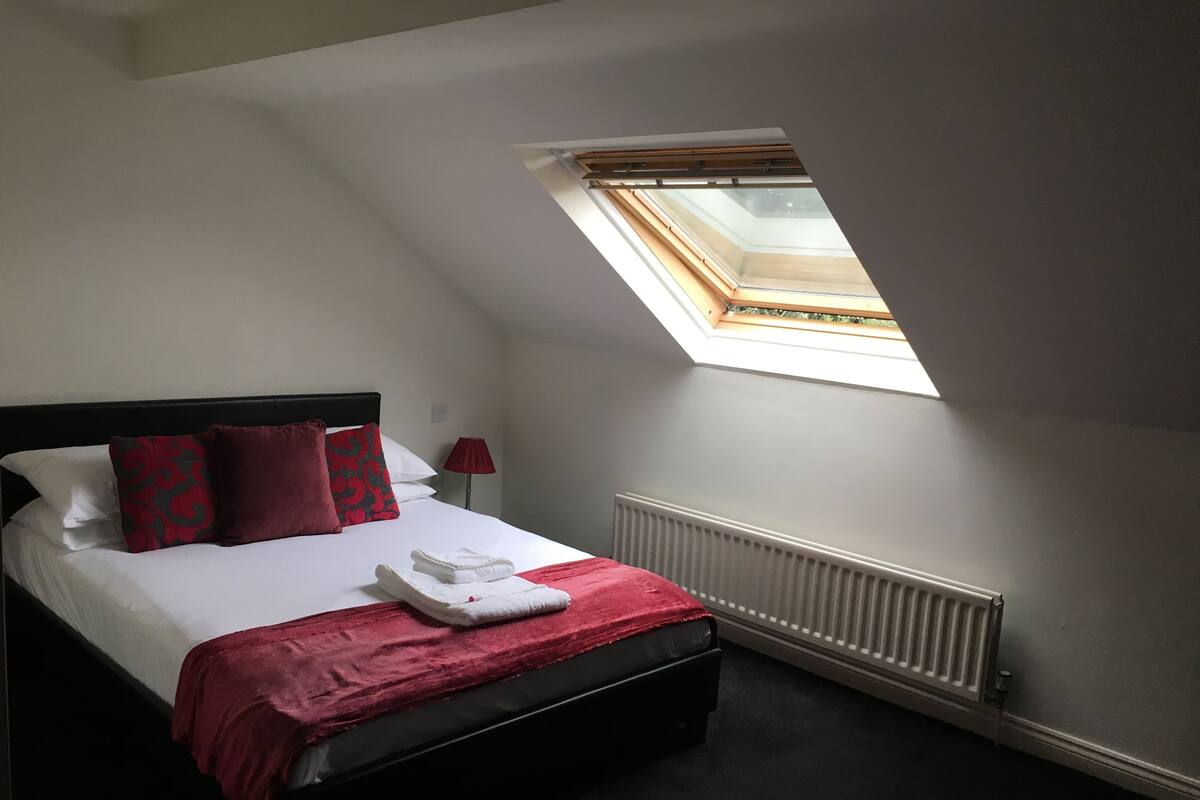 Standard Double Room with 1 Double Bed | Iron/ironing board, WiFi (free), alarm clocks