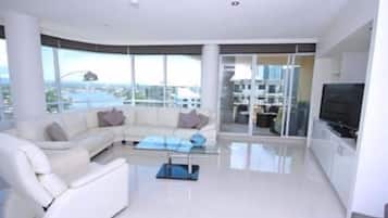 Appartamento Standard, 3 camere da letto | Area soggiorno | TV LCD