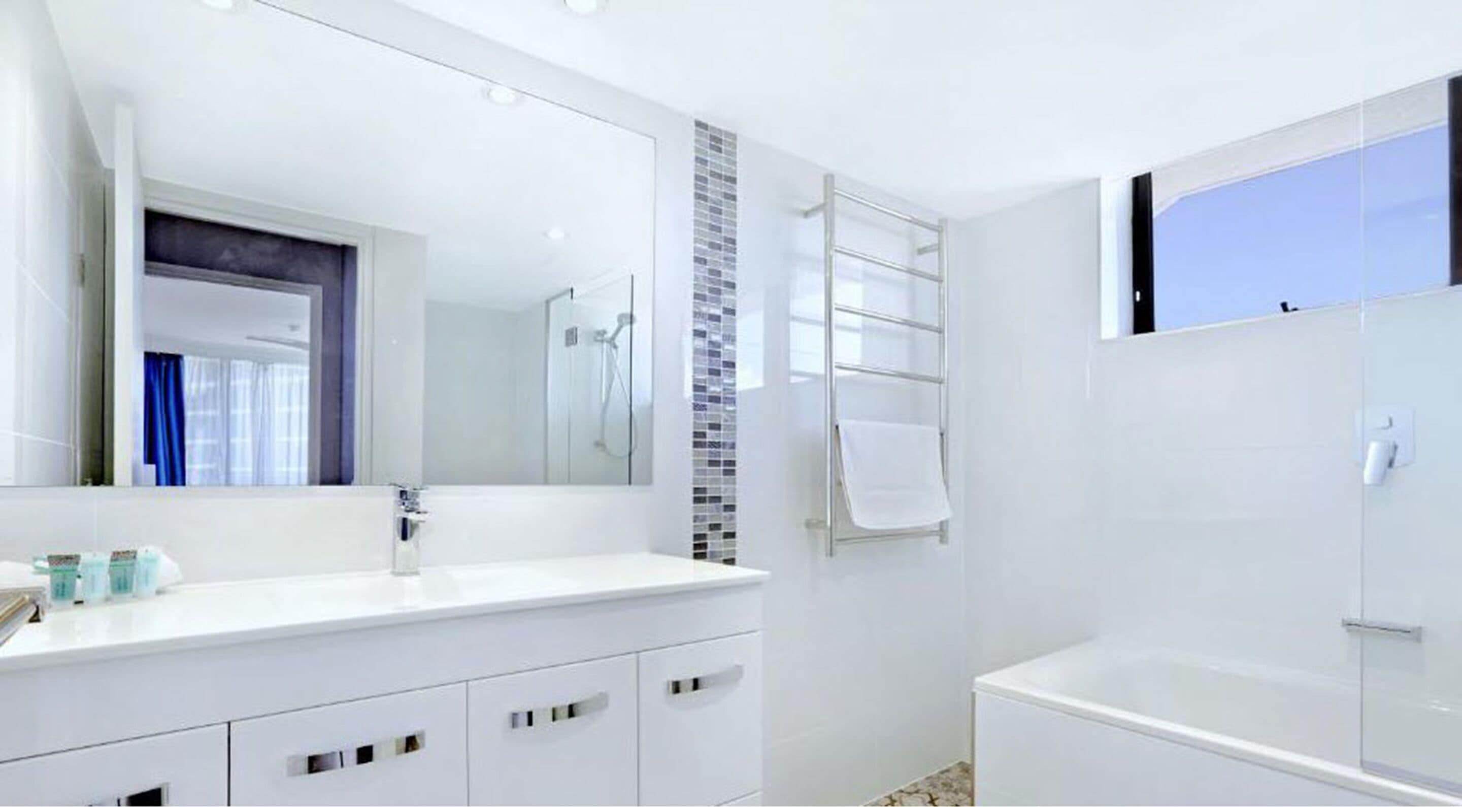 Genesis Apartments by Gold Coast Premium — image 8