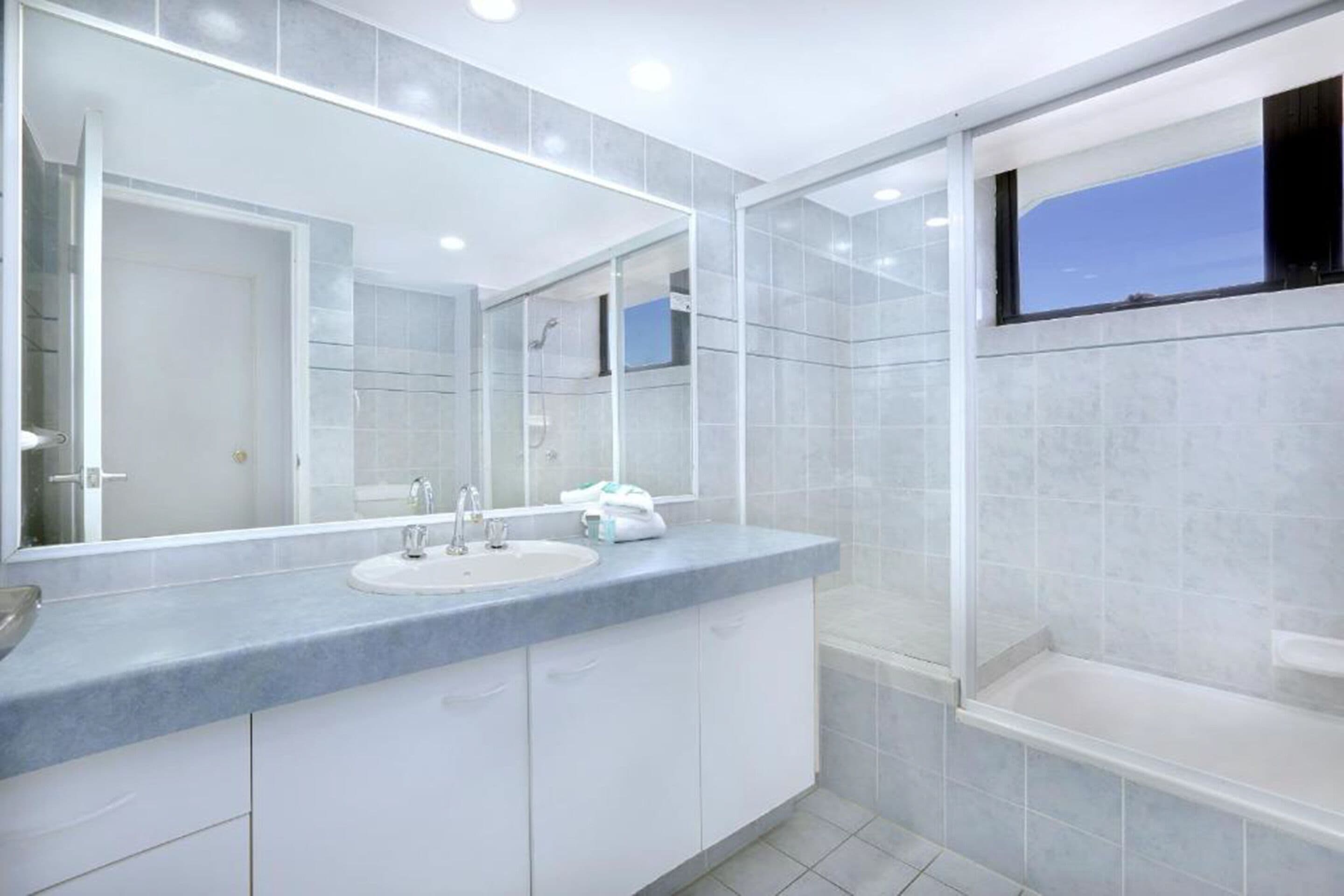 Genesis Apartments by Gold Coast Premium — image 9