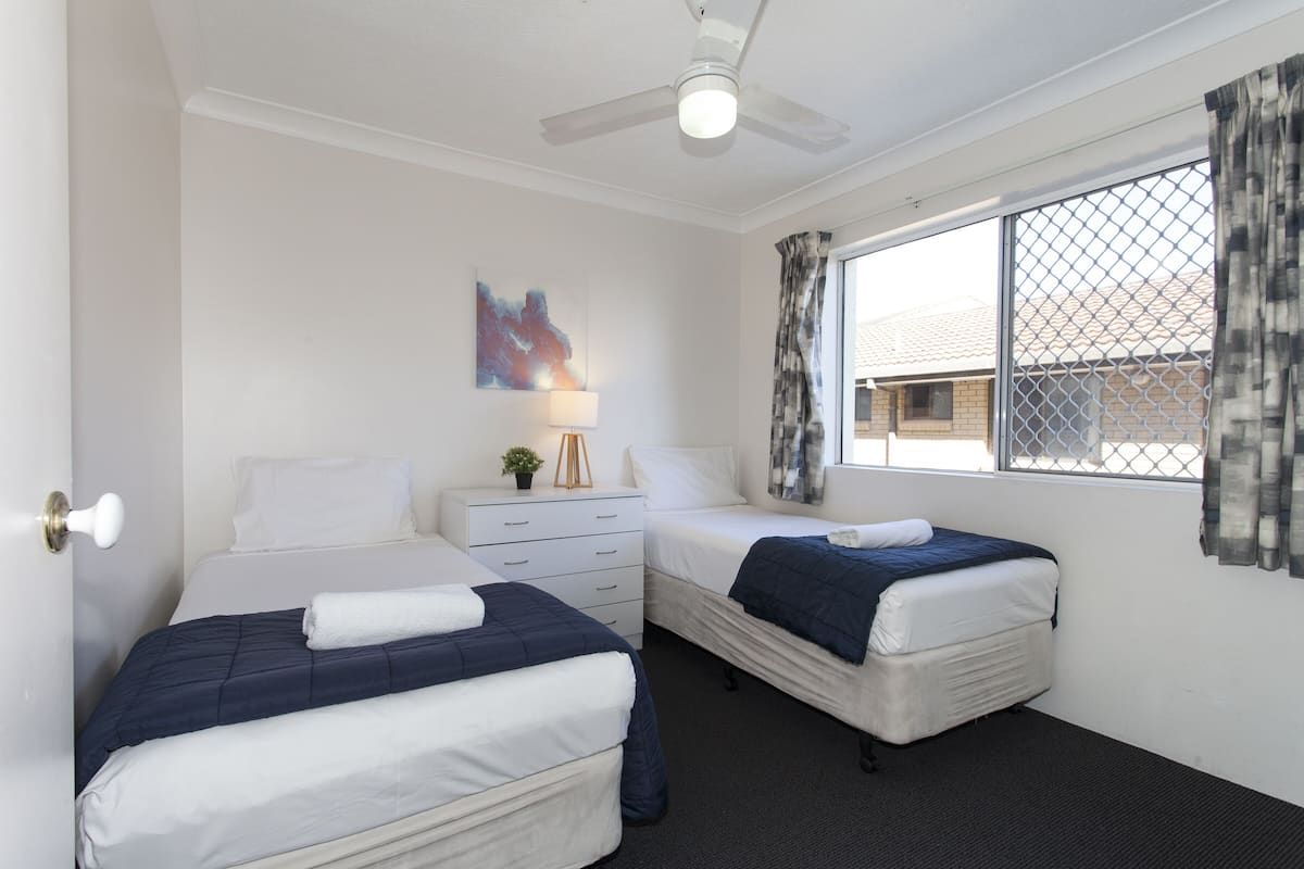 Iron/ironing board, rollaway beds, free WiFi