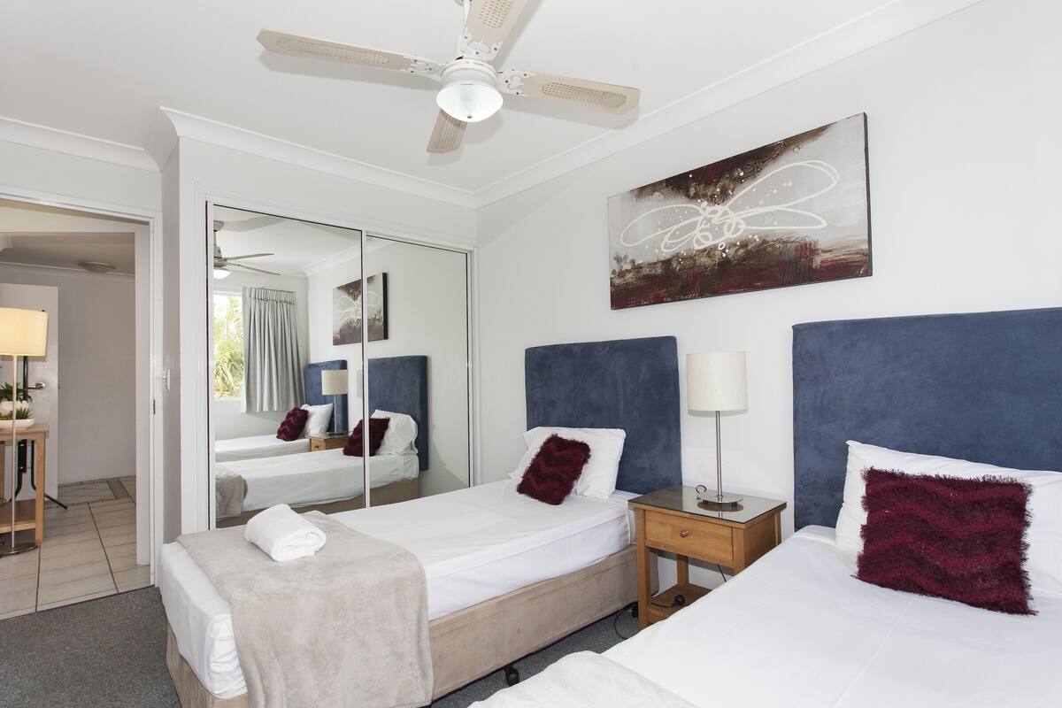 Iron/ironing board, rollaway beds, free WiFi