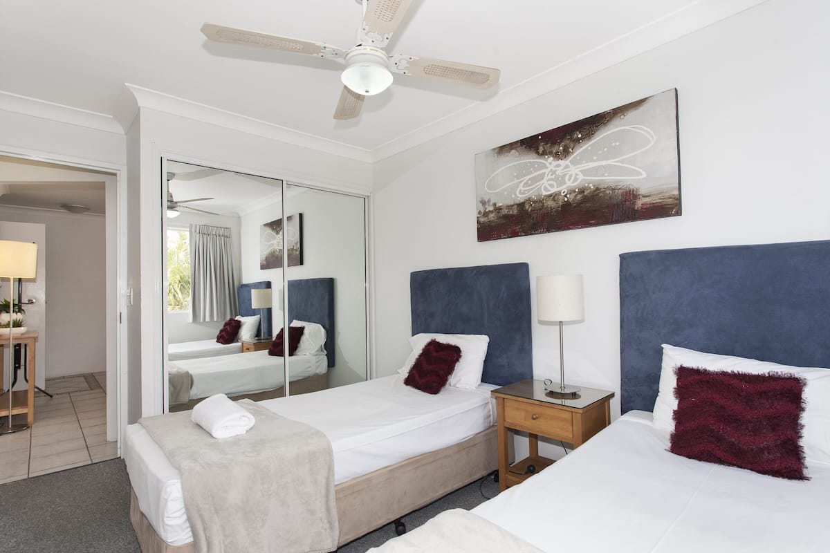 Iron/ironing board, rollaway beds, free WiFi