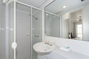 Bathroom shower - At Surfers Tradewinds (Gold Coast)