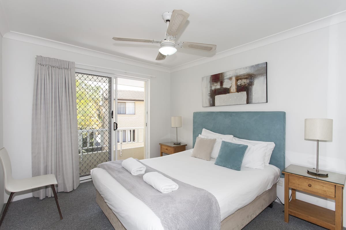 Iron/ironing board, rollaway beds, free WiFi