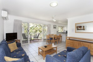 En 45-tommers Flatskjerm-TV med digitale kanaler samt TV