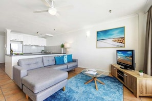 Superior appartement, 2 slaapkamers | Woonruimte | Een flatscreentelevisie en een tafeltennistafel