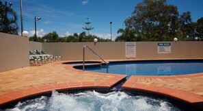 Spa - Anacapri Holiday Resort Apartments (Surfers Paradise)