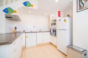 Apartment, 2 Schlafzimmer (Townhouse) | Eigene Küche | Großer Kühlschrank, Mikrowelle, Ofen, Herdplatte