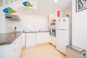 Appartement, 2 chambres (Townhouse) | Cuisine privée | Grand réfrigérateur, micro-ondes, four, plaque de cuisson