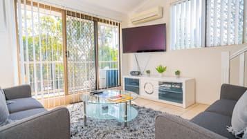 Apartment, 2 Bedrooms (Townhouse) | View from room