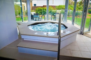 Spa - Zenith Ocean Front Apartments (Surfers Paradise)