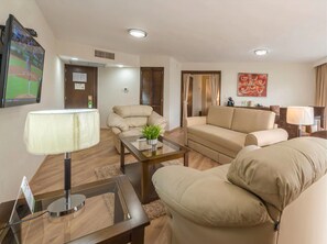 Master Suite | Egyptian cotton sheets, premium bedding, down comforters, in-room safe