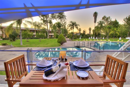 Breakfast, lunch and dinner served . Hotel Las Trojes