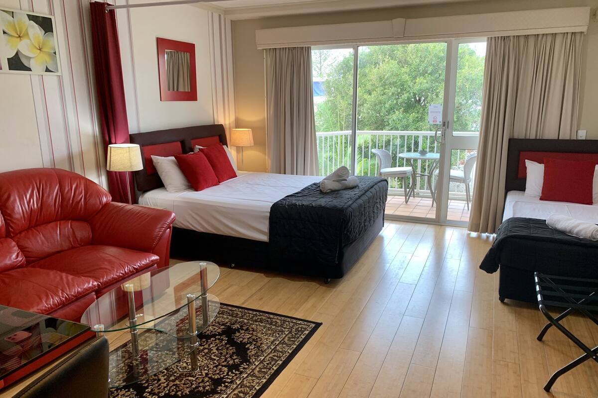 Superior Triple Room, 1 Bedroom | Desk, laptop workspace, blackout curtains, iron/ironing board