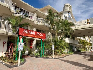 Restaurant - Outrigger Burleigh (Miami)