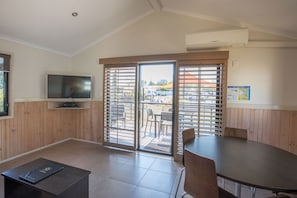 Living room - Broadwater Tourist Park (Southport)