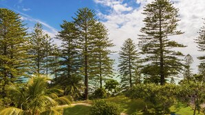 A park with tall trees, a pathway, and a sign for Greenmount Hill Pat Fagan Park. - Greenmount Beach House (Coolangatta)