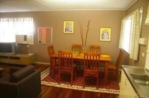 Suite – standard, 1 soverom (Standard Room Only) | Strykejern/-brett og sengetøy