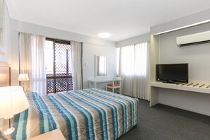 Executive Spa Suite  | Individually decorated, individually furnished, laptop workspace