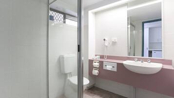 Twin Room | Bathroom | Free toiletries, hair dryer, towels