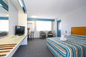 Suite familiar, 2 habitaciones | Decoración individual y mobiliario individual