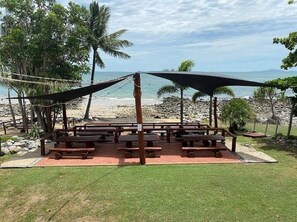 Breakfast, lunch, dinner served; seafood, pool views