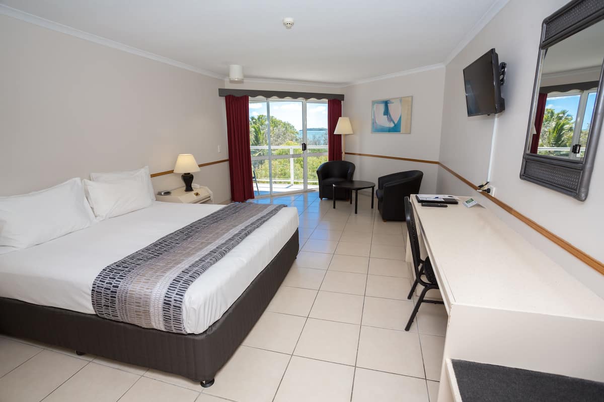 standard room, 1 queen bed | iron/ironing board, cots/infant beds, free wifi, bed sheets