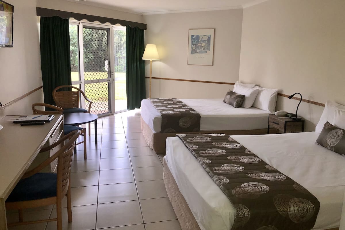 Chambre Standard avec lits jumeaux, 2 lits doubles (Pacific Room) | Fer et planche à repasser, accès au Wi-Fi (inclus), literie fournie