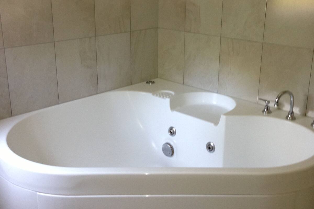 executive room, non smoking, balcony | bathroom | hair dryer, towels