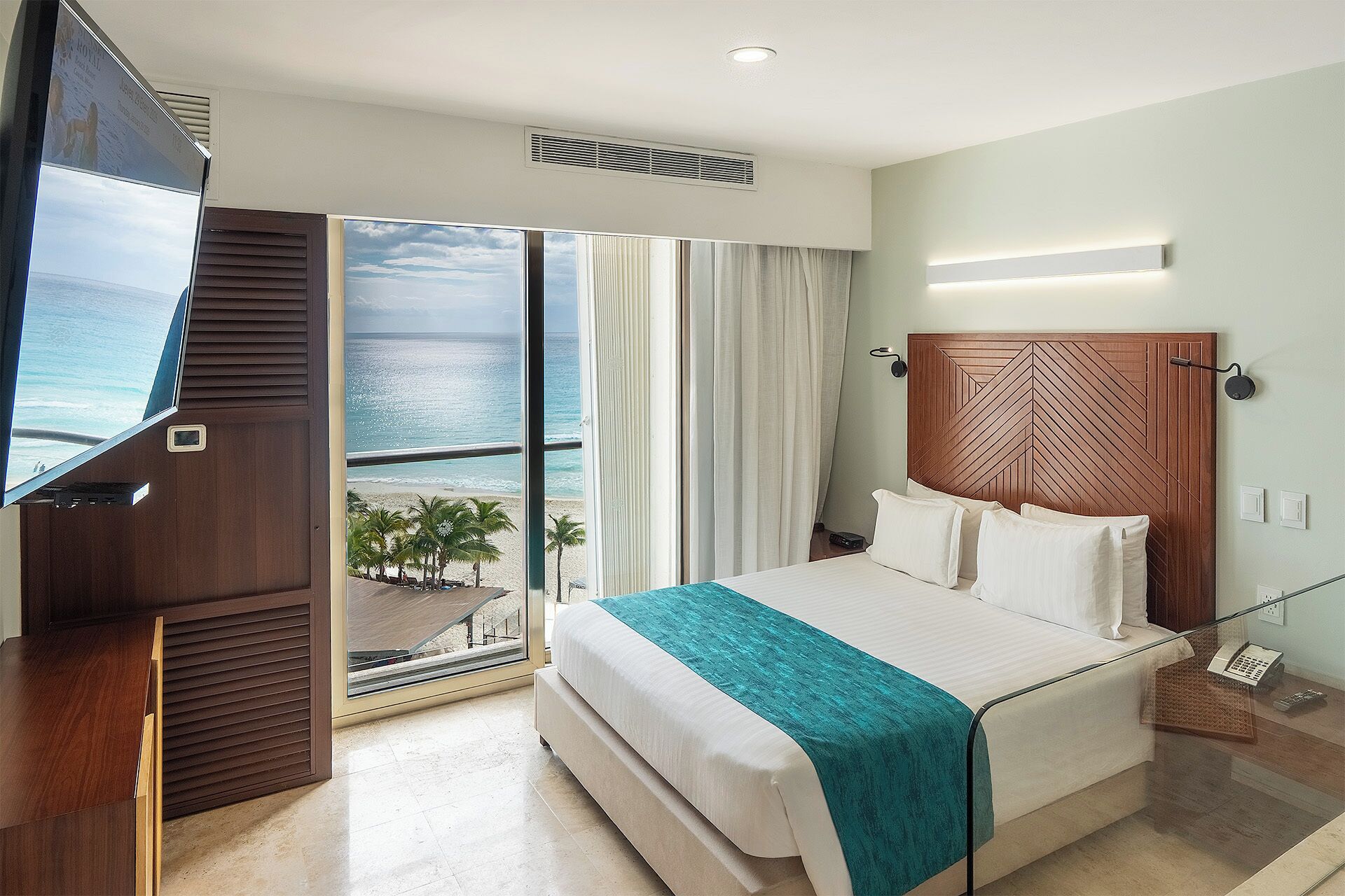 Habitación Deluxe, vista al océano | Artículos del minibar gratis y caja de seguridad en la habitación 