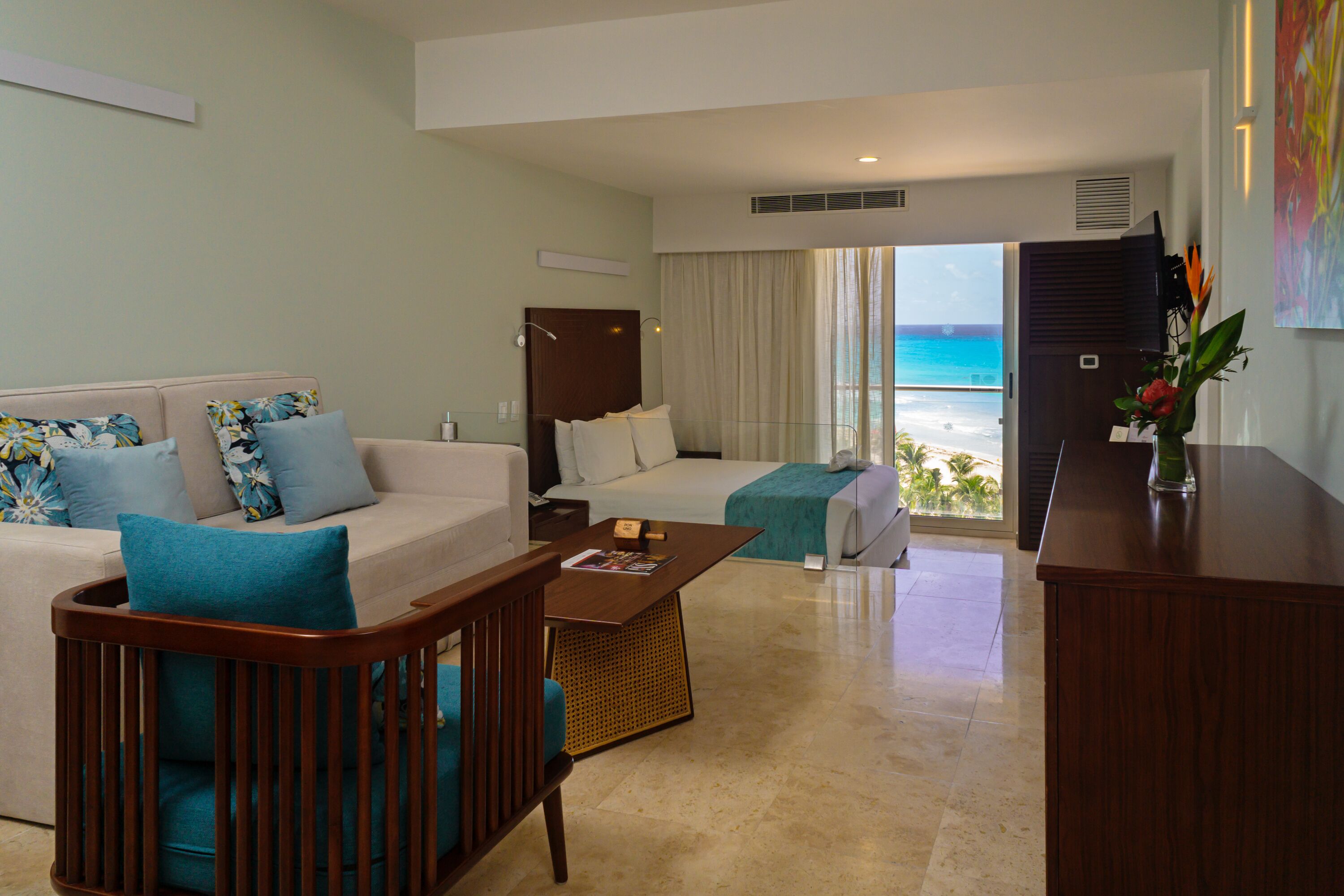 Studio | Free minibar, in-room safe, desk, iron/ironing board