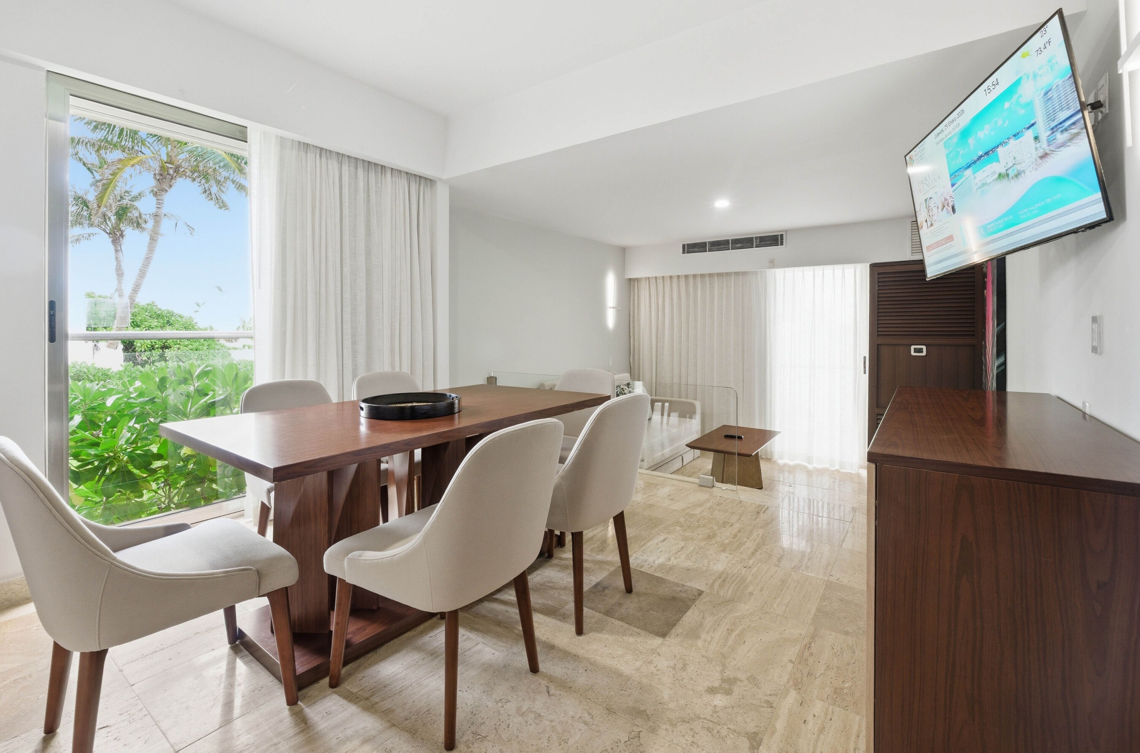 Suite estudio familiar, vista al océano | Área de sala de estar | Televisión de pantalla plana y reproductor de DVD 