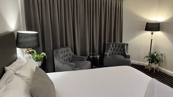 Chambre Supérieure, 1 trÚs grand lit | Literie de qualité supérieure, bureau