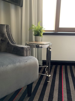 Premium bedding, desk, laptop workspace, iron/ironing board - Rydges Southbank Townsville (South Townsville)