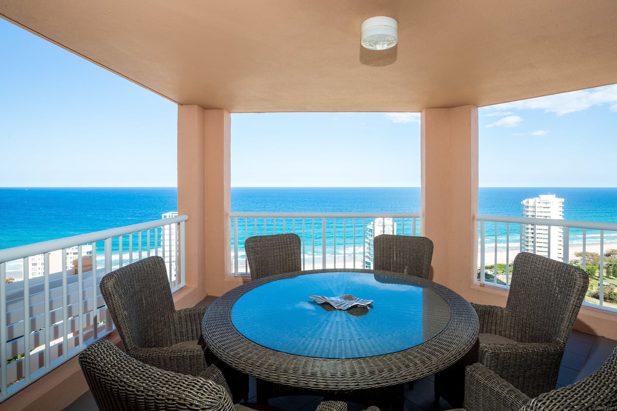 Apartment, 3 Bedrooms (Sub Penthouse) | Living area