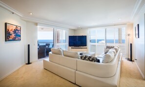Apartment, 3 Bedrooms (Sub Penthouse) | Living area | 32-inch TV with cable channels, DVD player