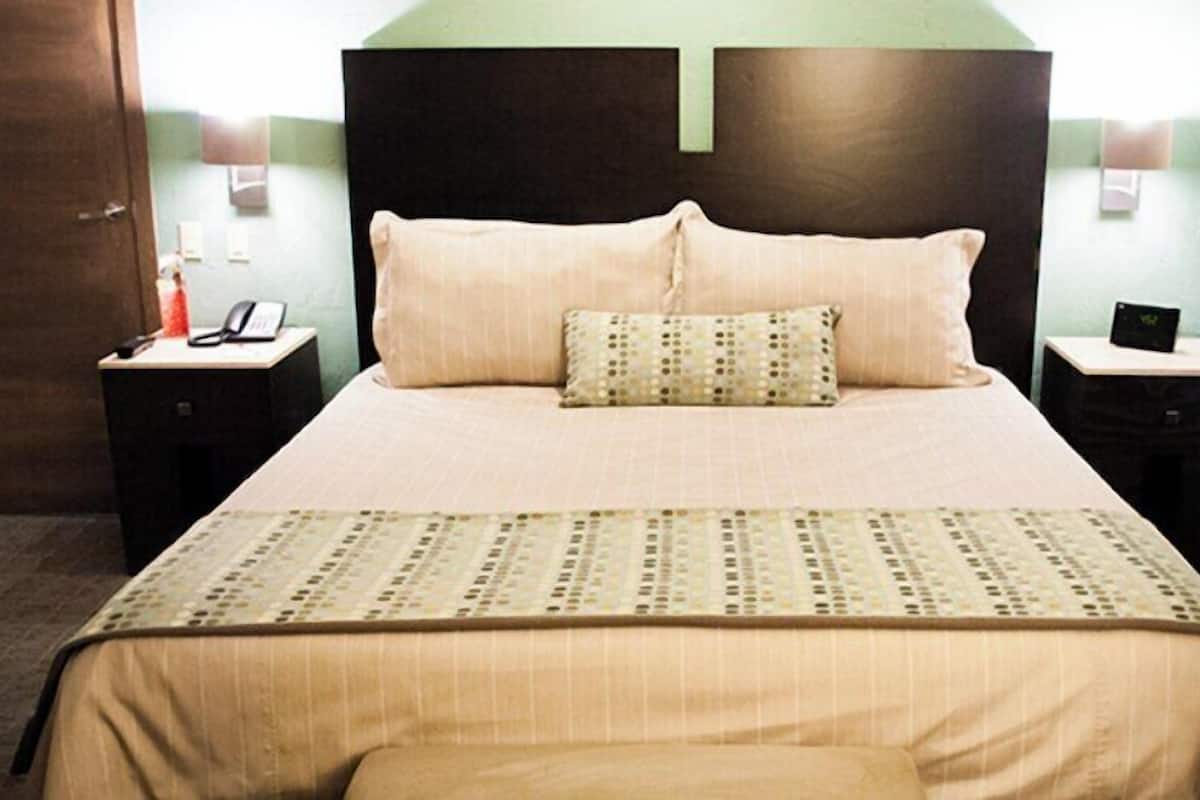 Panoramic Suite, 2 Bedrooms, Balcony, Ocean View | 1 bedroom, desk, laptop workspace, blackout drapes