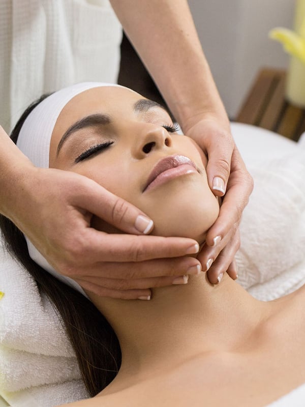 Couples treatment room(s), sauna, hot tub, steam room, body treatments