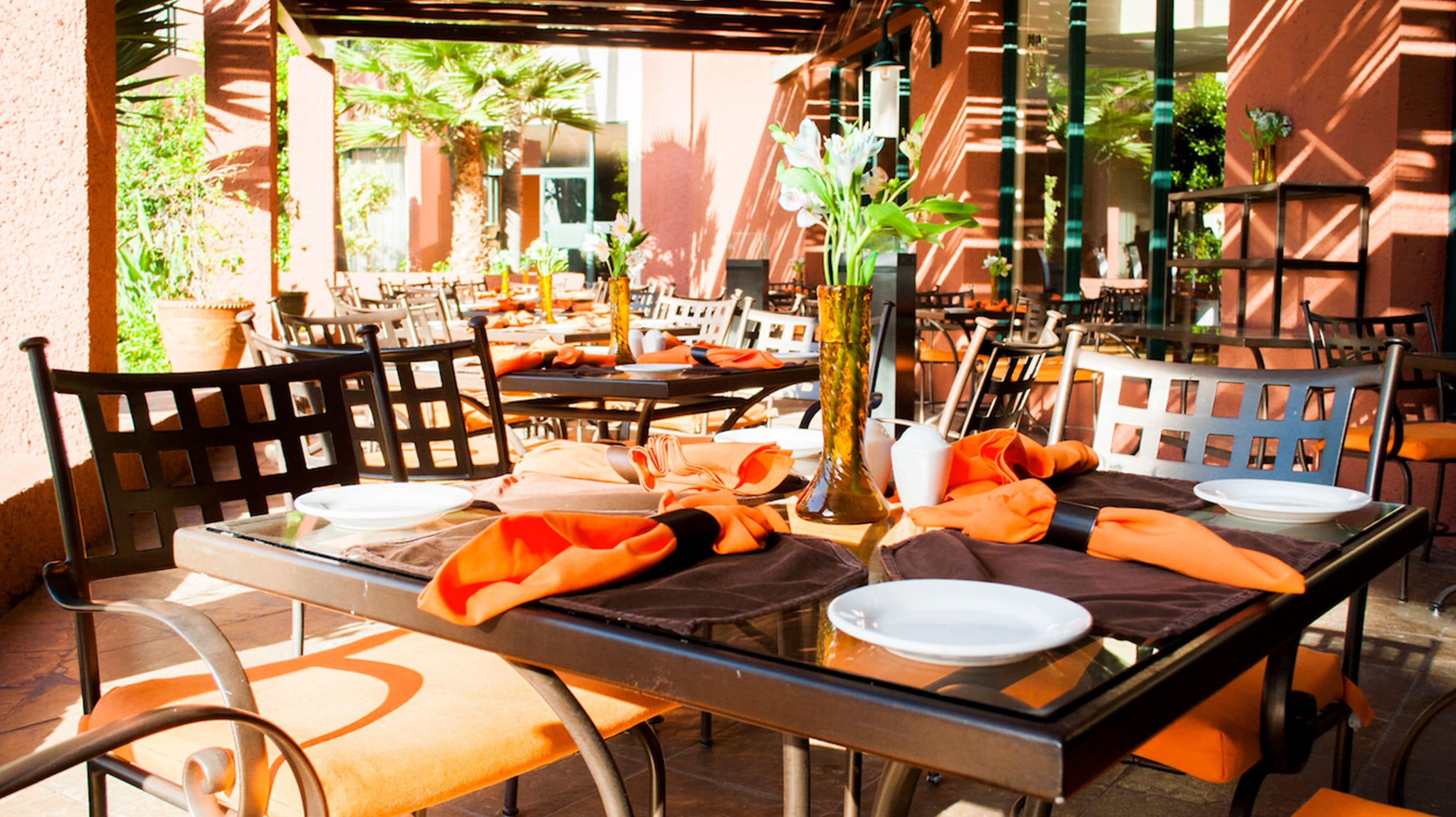 2 restaurants, breakfast, lunch, dinner served; international cuisine