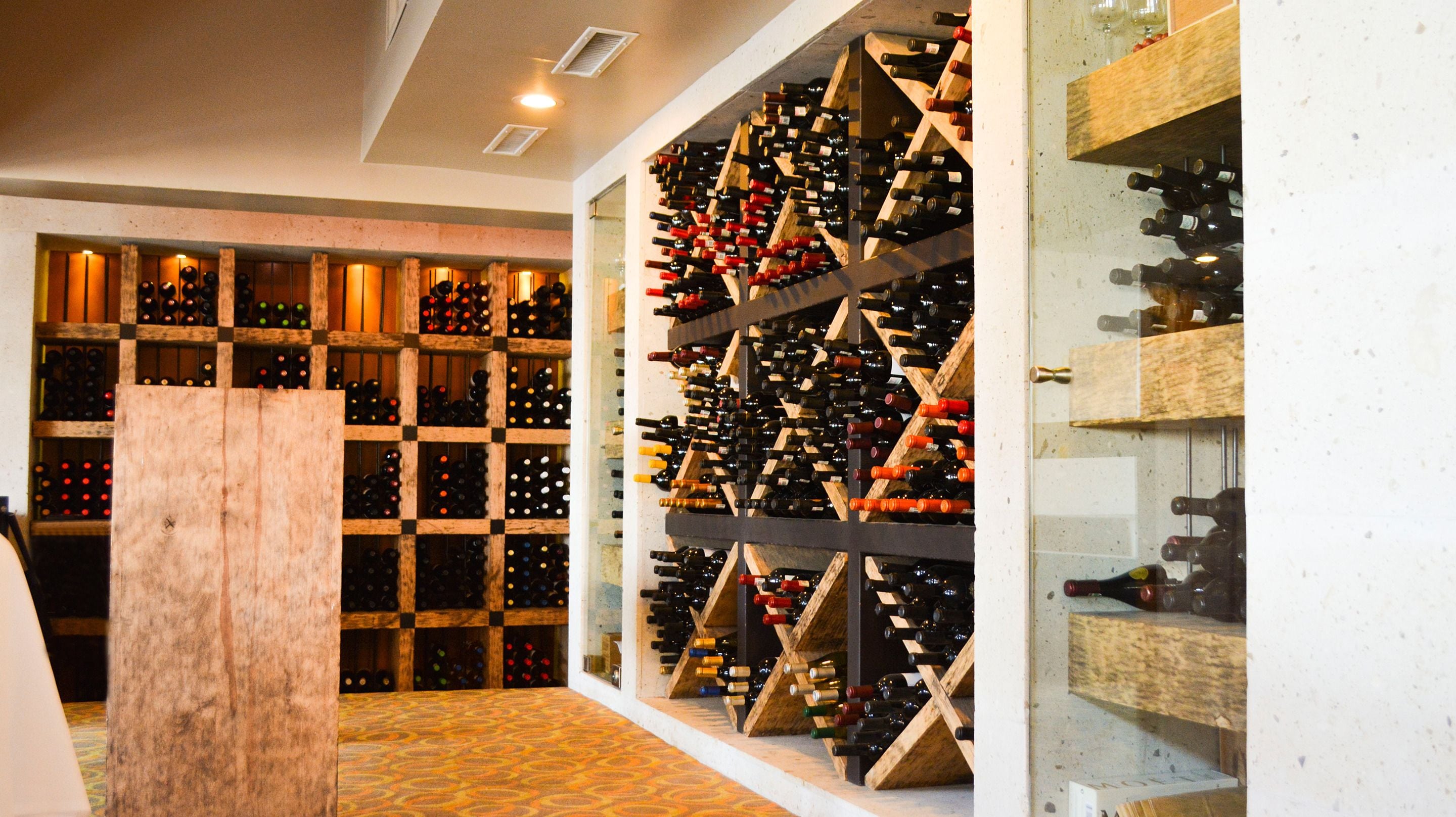 2 restaurants, breakfast, lunch, dinner served; international cuisine