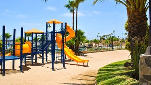 พื้นที่เล่นสำหรับเด็ก