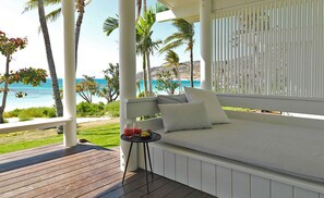 Suite, 1 très grand lit, en face de la plage | Terrasse/patio