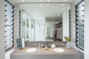 Suite, 1 King Bed, Beachfront | Bathroom