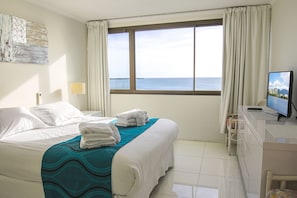 Apartamento Premium, 2 habitaciones, vistas al mar, mirando al mar | Ropa de cama de alta calidad y sistema de insonorización