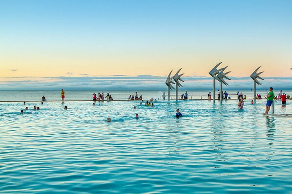 2 piscines extérieures