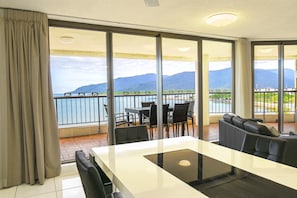 Standard Apartment, 2 Bedrooms, Non Smoking, Kitchen | Beach/ocean view