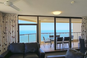 Standard Apartment, 2 Bedrooms, Non Smoking, Kitchen | Beach/ocean view - Cairns Aquarius (Cairns)