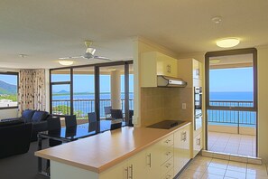 Standard Apartment, 2 Bedrooms, Non Smoking, Kitchen | Living area | Flat-screen TV - Cairns Aquarius (Cairns)