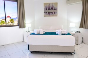 Premium Apartment, 2 Bedrooms, Non Smoking, Kitchen | Premium bedding, soundproofing, iron/ironing board, free WiFi - Cairns Aquarius (Cairns)